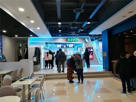 臺灣7-11和全家都發布了無人店，用臉就能完成所有消費，跟大陸有點不一樣